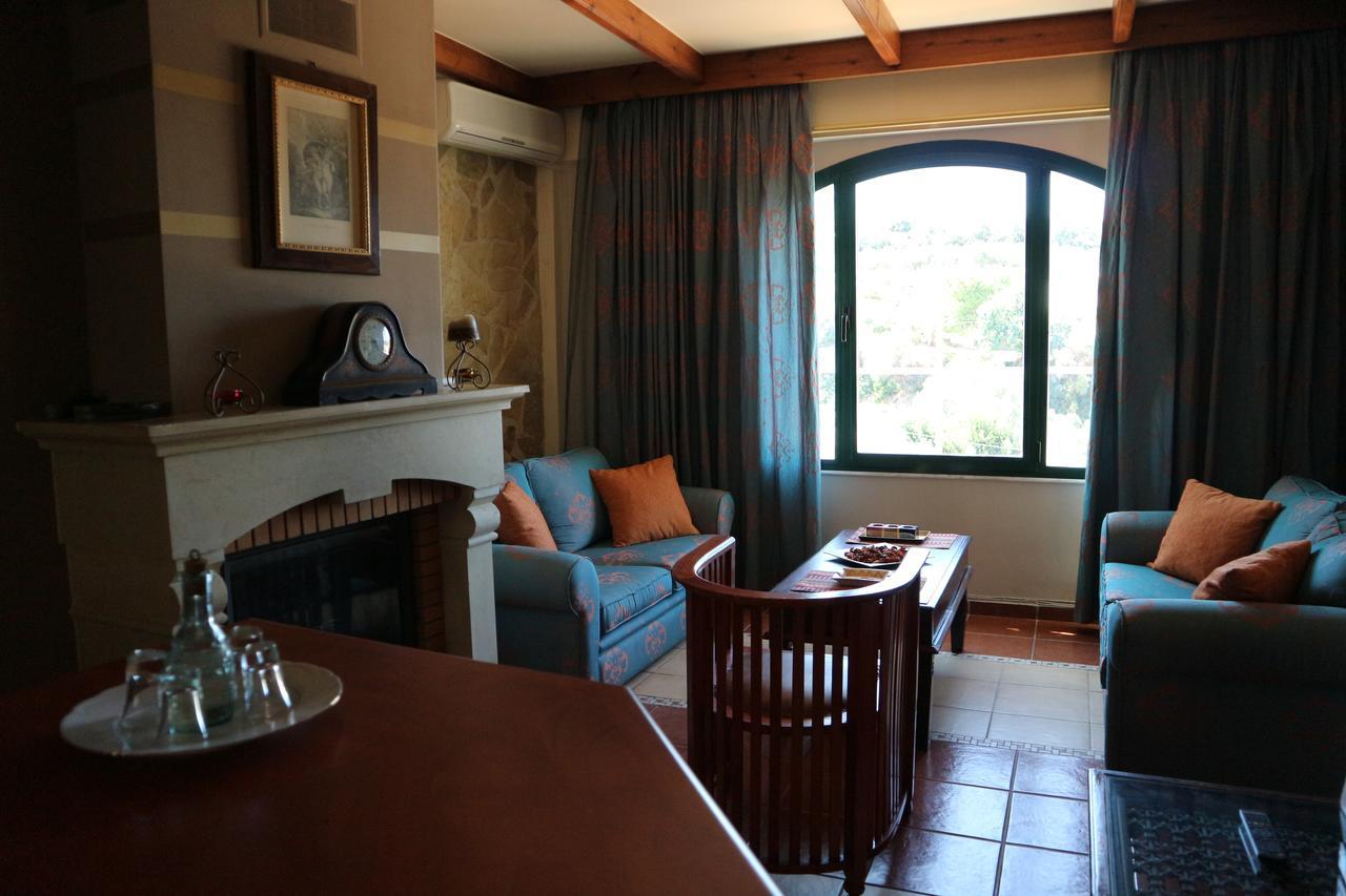 Orsalia Luxury Suites Platanés 外观 照片