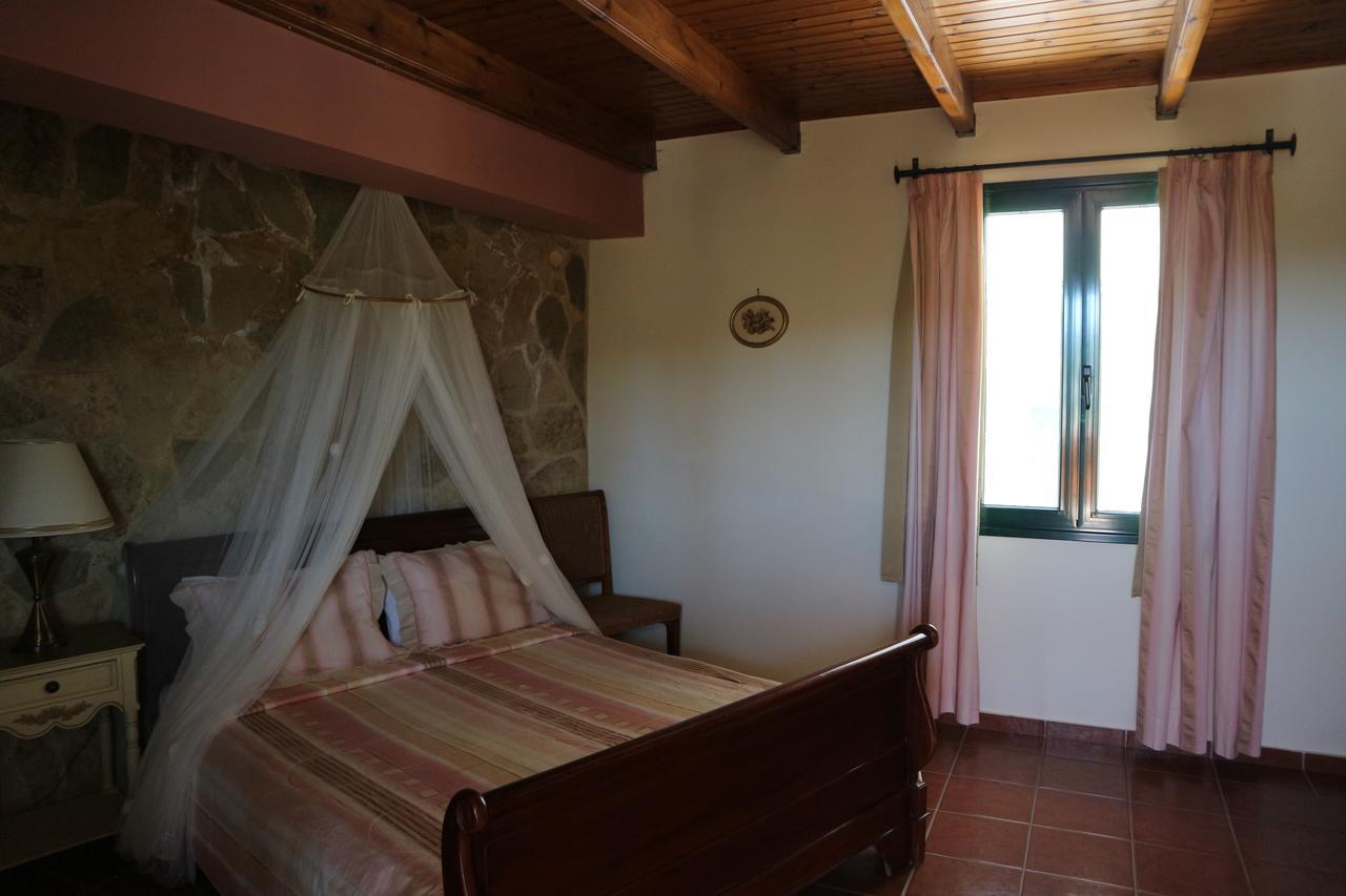 Orsalia Luxury Suites Platanés 外观 照片