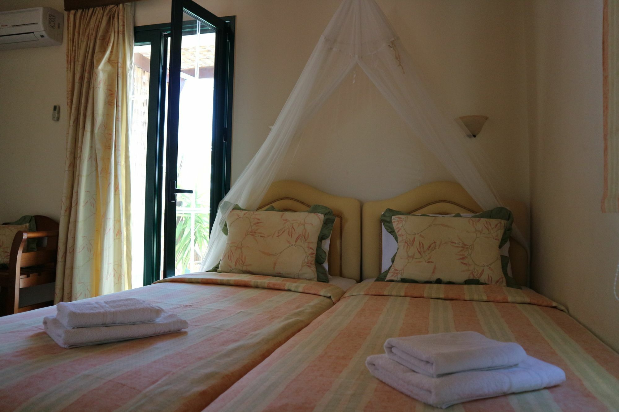 Orsalia Luxury Suites Platanés 外观 照片